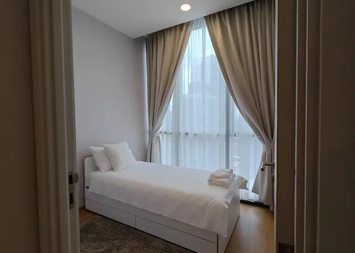 Brand New 2 Bedroom Near Paragon Bangkok