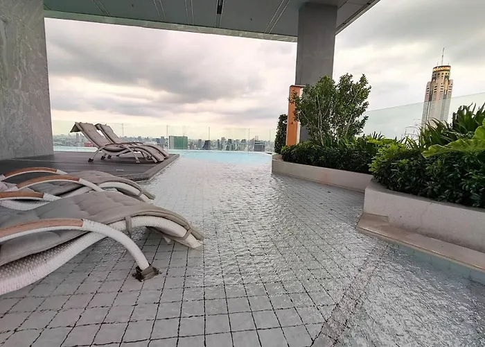 Brand New 2 Bedroom Near Paragon Holiday home